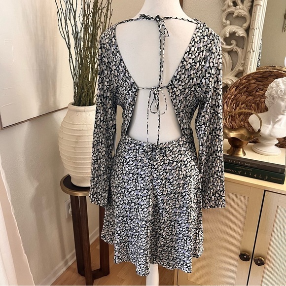 ASTR the Label NWT‎ Long Sleeve Cowl Neck Mini Dress Open Back Size Medium - Picture 7 of 13